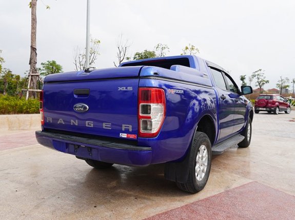 Ford Ranger XLS 2.2 4x2 AT 2017 - Màu xanh, xe nhập, giá 528tr