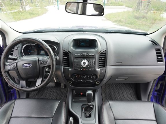 Ford Ranger XLS 2.2 4x2 AT 2017 - Màu xanh, xe nhập, giá 528tr