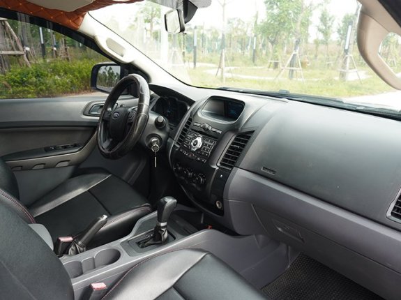 Ford Ranger XLS 2.2 4x2 AT 2017 - Màu xanh, xe nhập, giá 528tr