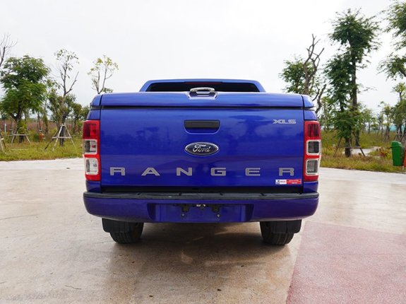 Ford Ranger XLS 2.2 4x2 AT 2017 - Màu xanh, xe nhập, giá 528tr