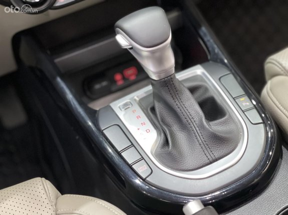 Kia Cerato 1.6 AT Luxury 2020 - Màu đen chính chủ, giá hữu nghị