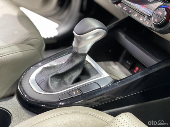 Kia Cerato 1.6 AT Luxury 2020 - Màu đen chính chủ, giá hữu nghị