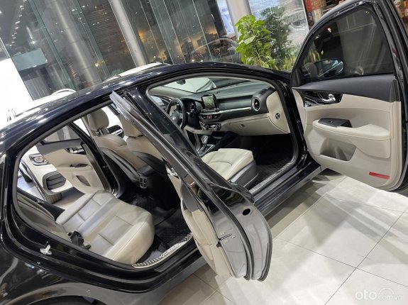 Kia Cerato 1.6 AT Luxury 2020 - Màu đen chính chủ, giá hữu nghị
