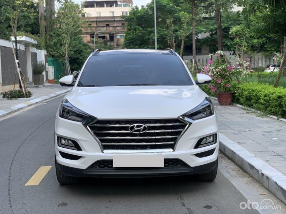 Màu trắng, biển Hà Nội - Cửa sổ trời toàn cảnh