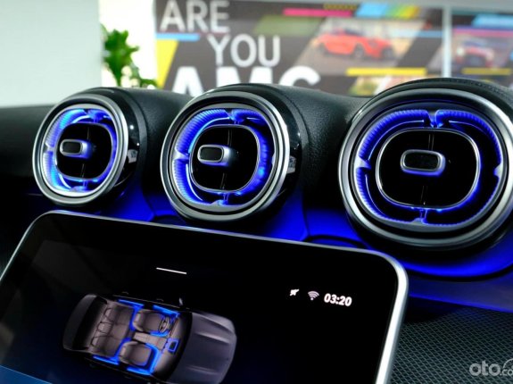 Mercedes-Benz C300 2023 - Phiên bản nâng cấp V1, ưu đãi trước bạ, hỗ trợ vay trả góp, xe giao ngay