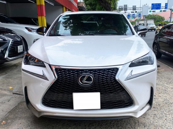 Lexus NX 200T F-Sport 2015 - Ngoại thất trắng, nội thất đỏ trẻ trung