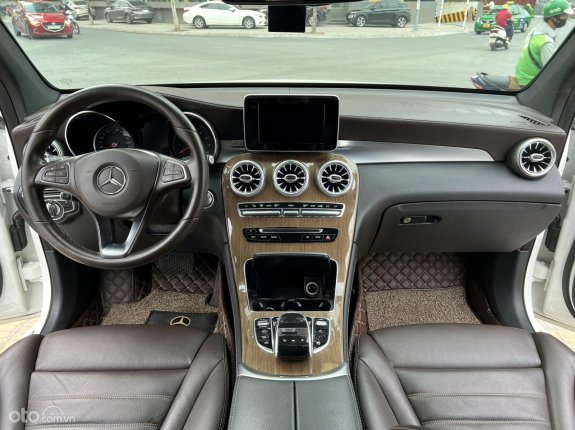 Mercedes-Benz GLC 250 4Matic 2019 - Xe đẹp, giá tốt, trang bị full options