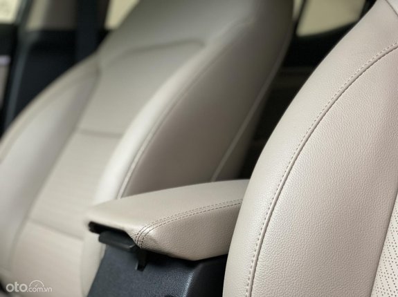 Hyundai Elantra   2.0 AT 2019 - Xe cực đẹp, full lịch sử hãng, giá có thương lượng