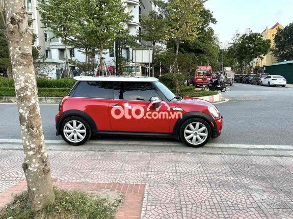 Màu đỏ, nhập khẩu nguyên chiếc