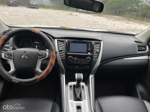 Mitsubishi Pajero Sport D 4x2 AT 2018 - Số tự động, máy dầu