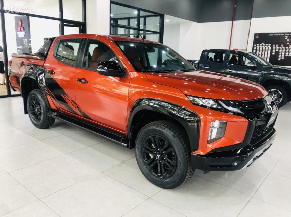 Giảm tiền mặt, tặng phụ kiện full cùng quà tặng, hỗ trợ 50% thuế trước bạ