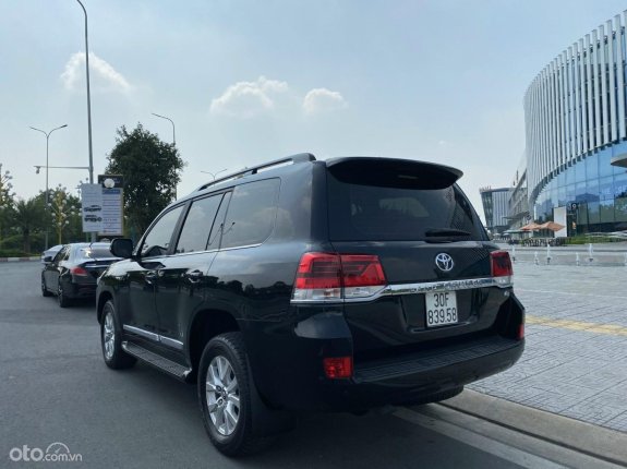 Toyota Land Cruiser VX 4.6 V8 2019 - Tên công ty, biển Hà Nội