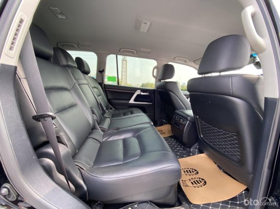 Toyota Land Cruiser VX 4.6 V8 2019 - Tên công ty, biển Hà Nội