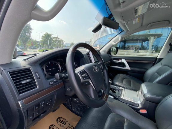 Toyota Land Cruiser VX 4.6 V8 2019 - Tên công ty, biển Hà Nội