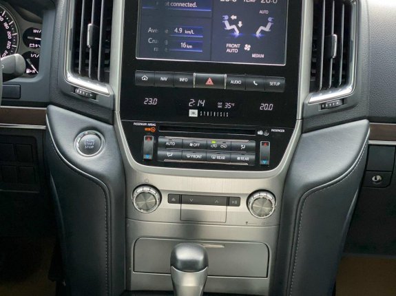 Toyota Land Cruiser VX 4.6 V8 2019 - Tên công ty, biển Hà Nội