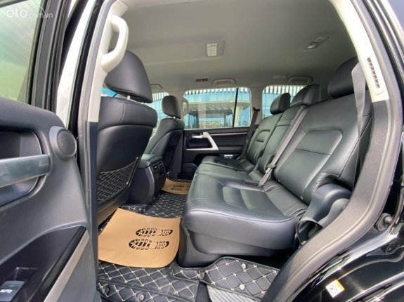 Toyota Land Cruiser VX 4.6 V8 2019 - Tên công ty, biển Hà Nội