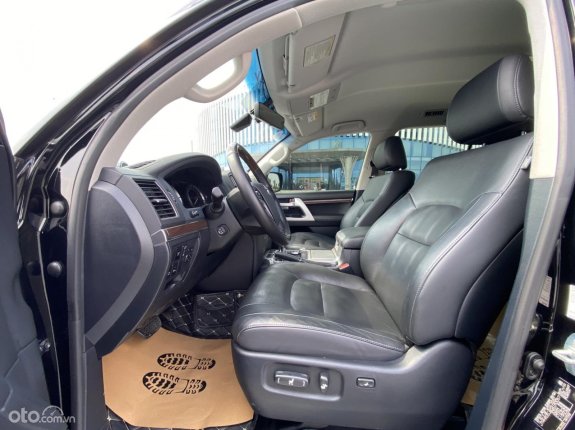 Toyota Land Cruiser VX 4.6 V8 2019 - Tên công ty, biển Hà Nội
