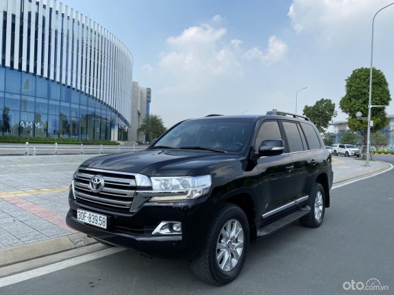 Toyota Land Cruiser VX 4.6 V8 2019 - Tên công ty, biển Hà Nội