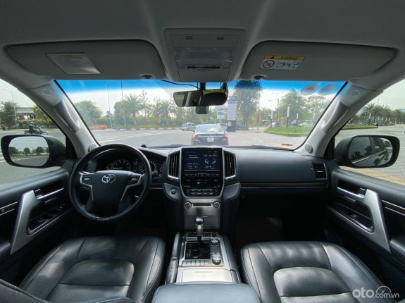 Toyota Land Cruiser VX 4.6 V8 2019 - Tên công ty, biển Hà Nội