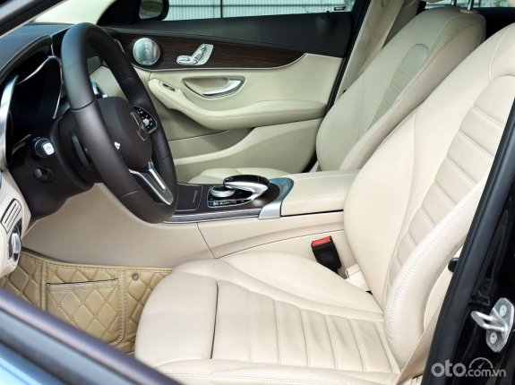 Mercedes-Benz C200 Exclusive 2020 - Màu đen, biển HN