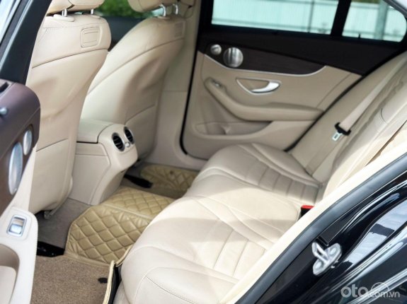 Mercedes-Benz C200 Exclusive 2020 - Màu đen, biển HN