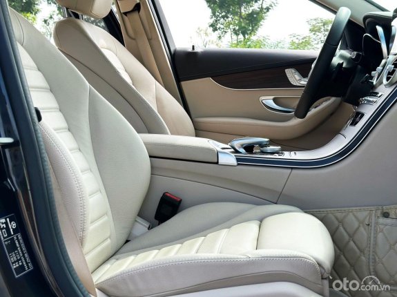 Mercedes-Benz C200 Exclusive 2020 - Màu đen, biển HN