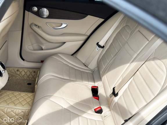 Mercedes-Benz C200 Exclusive 2020 - Màu đen, biển HN