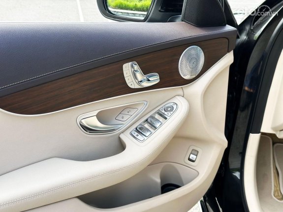 Mercedes-Benz C200 Exclusive 2020 - Màu đen, biển HN