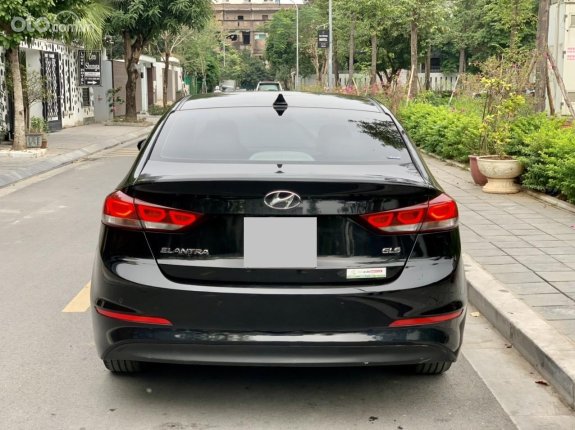 Hyundai Elantra 2019 - Màu đen, biển Hà Nội