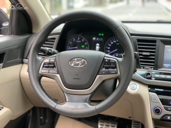 Hyundai Elantra 2019 - Màu đen, biển Hà Nội