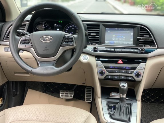 Hyundai Elantra 2019 - Màu đen, biển Hà Nội