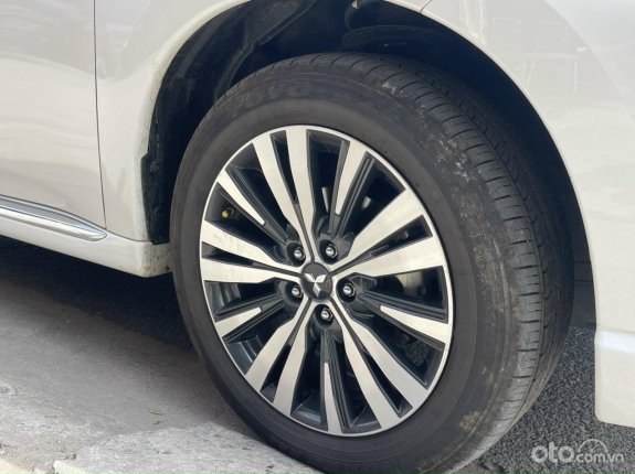 Mitsubishi Outlander 2.0 CVT Premium 2022 - Đi chuẩn 10 ngàn kilomet