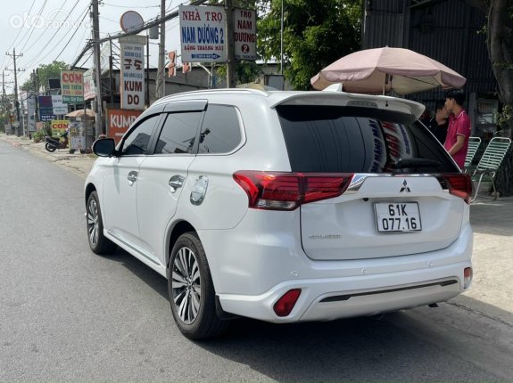 Mitsubishi Outlander 2.0 CVT Premium 2022 - Đi chuẩn 10 ngàn kilomet