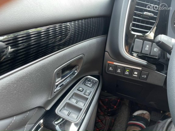 Mitsubishi Outlander 2.0 CVT Premium 2022 - Đi chuẩn 10 ngàn kilomet