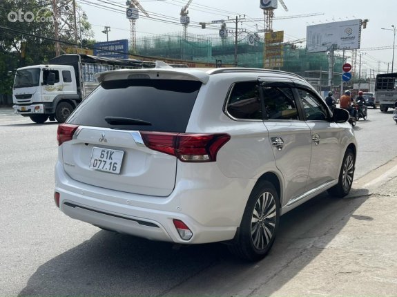 Mitsubishi Outlander 2.0 CVT Premium 2022 - Đi chuẩn 10 ngàn kilomet