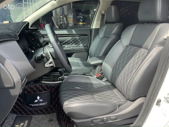 Mitsubishi Outlander 2.0 CVT Premium 2022 - Đi chuẩn 10 ngàn kilomet