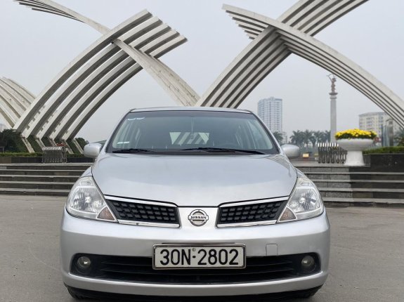 Màu bạc, giá 235tr