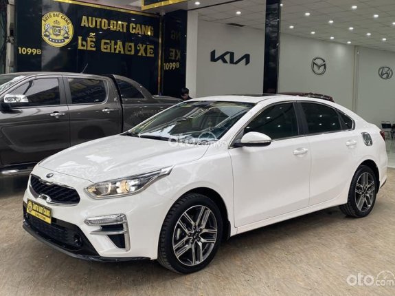 Xe màu trắng