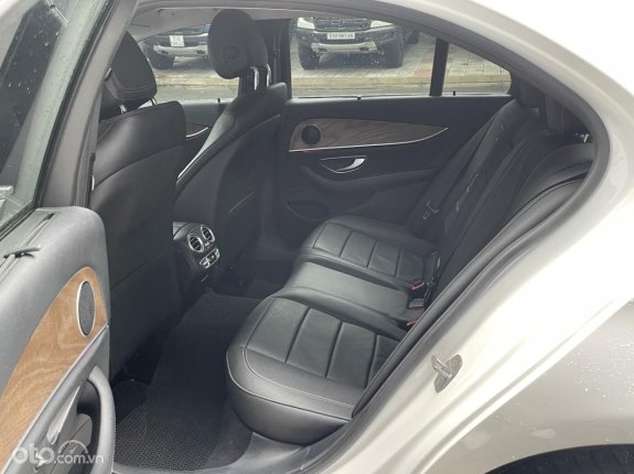 Mercedes-Benz E200 2017 - Giá 1 tỷ 180, giá tốt cho anh em