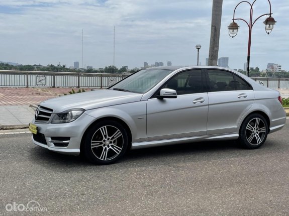 Mercedes-Benz C200 2013 - Cần bán gấp, xe còn mới, giá tốt 445tr