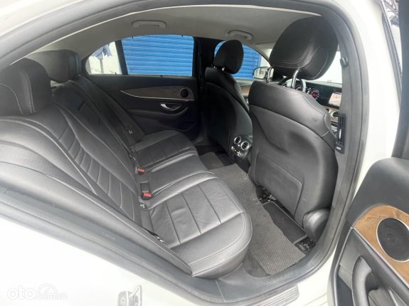 Mercedes-Benz E200 2017 - Giá 1 tỷ 180, giá tốt cho anh em