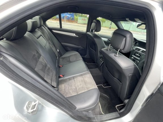 Mercedes-Benz C200 2013 - Cần bán gấp, xe còn mới, giá tốt 445tr