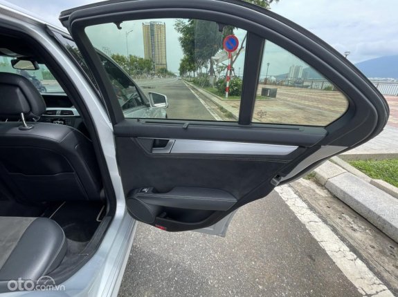 Mercedes-Benz C200 2013 - Cần bán gấp, xe còn mới, giá tốt 445tr