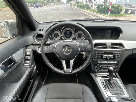 Mercedes-Benz C200 2013 - Cần bán gấp, xe còn mới, giá tốt 445tr