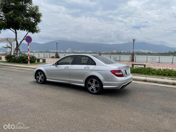 Mercedes-Benz C200 2013 - Cần bán gấp, xe còn mới, giá tốt 445tr