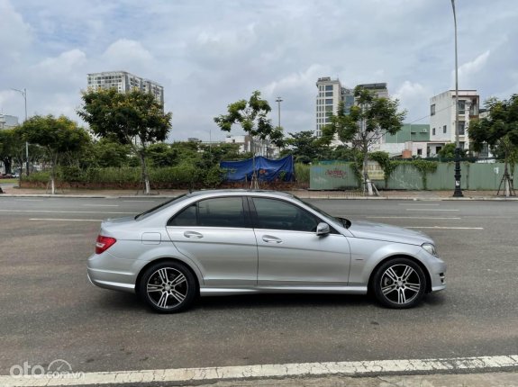 Mercedes-Benz C200 2013 - Cần bán gấp, xe còn mới, giá tốt 445tr