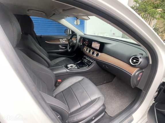 Mercedes-Benz E200 2017 - Giá 1 tỷ 180, giá tốt cho anh em
