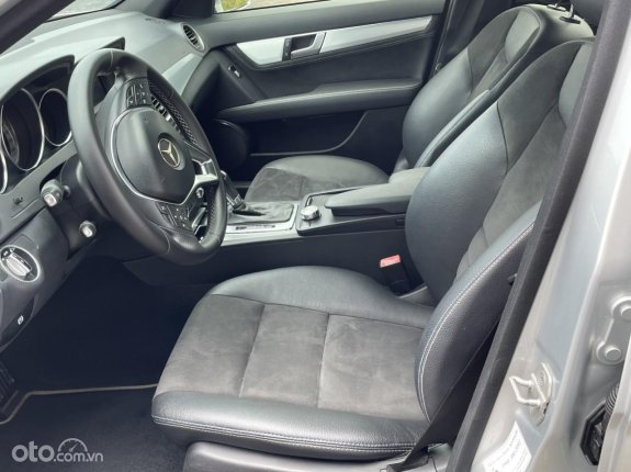 Mercedes-Benz C200 2013 - Cần bán gấp, xe còn mới, giá tốt 445tr