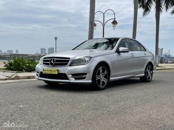Mercedes-Benz C200 2013 - Cần bán gấp, xe còn mới, giá tốt 445tr