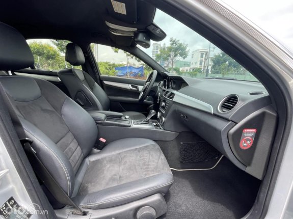 Mercedes-Benz C200 2013 - Cần bán gấp, xe còn mới, giá tốt 445tr